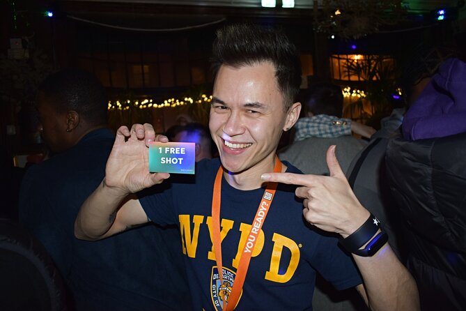 Camden Pub Crawl in London - The hosts and the photo moments that make it social
