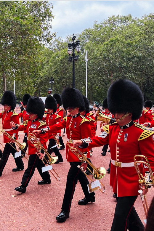 Changing of the Guard at Buckingham Palace - Who should book, and who should think twice