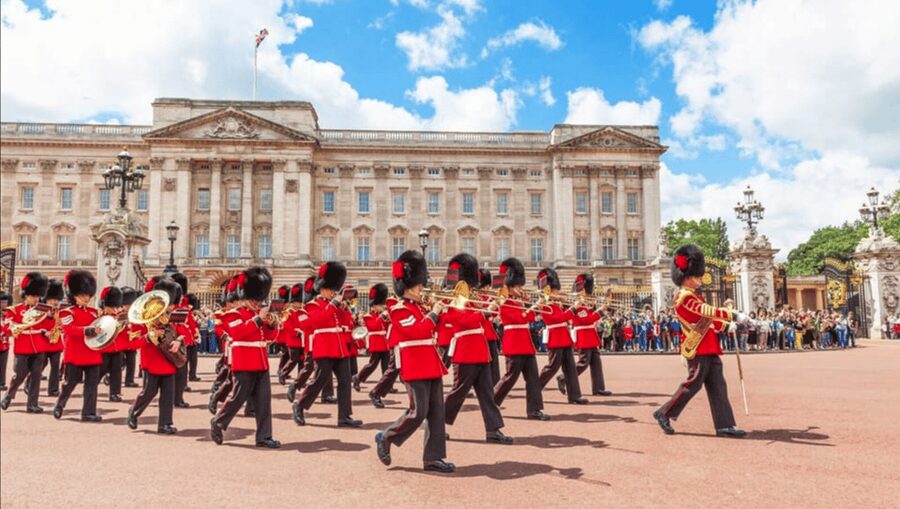 Changing of the Guard at Buckingham Palace - The guards’ march and what your guide helps you catch