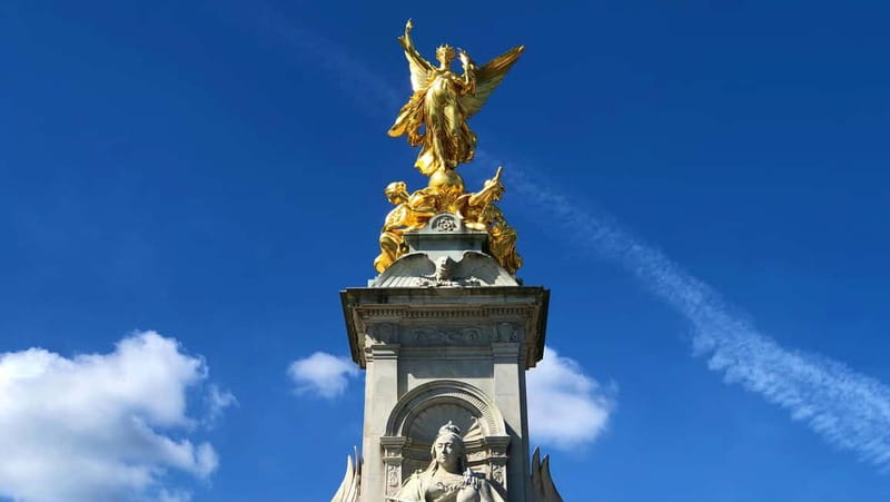 Changing of the Guard at Buckingham Palace Walking Tour - Price and value: $26 for a guided London ceremony walk