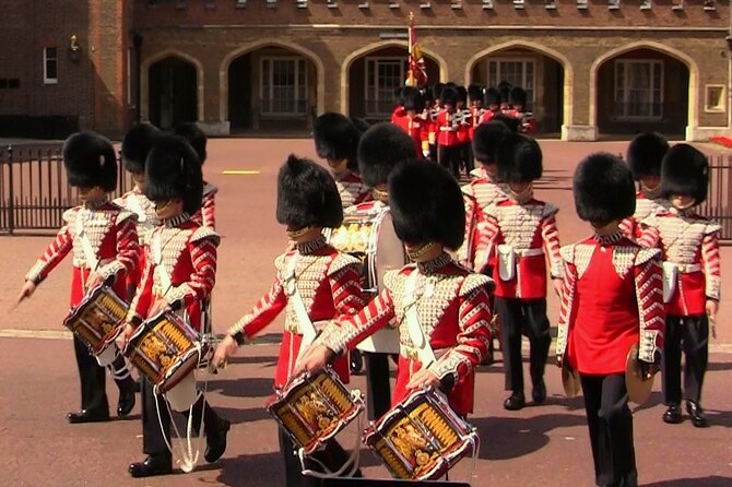 Changing of the Guard & Buckingham Palace Guided Tour Small Group - A 2-Hour Westminster Walk That Actually Makes Sense