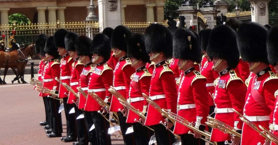 Changing of the Guard Experience in London - How the 2-hour timing works (so you don’t feel rushed)