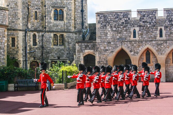 Changing of the Guard Guided Tour at Buckingham Palace - Buckingham Palace viewing: expect the tradition, not guaranteed palace-gate proximity
