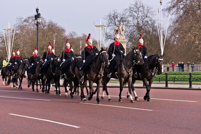 Changing of the Guard Guided Tour at Buckingham Palace - Why the headsets and group size matter more than you think