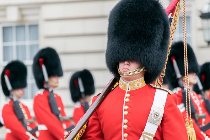 Changing of the Guard Guided Tour at Buckingham Palace - Weather, wet changes, and the Sunday Parade note