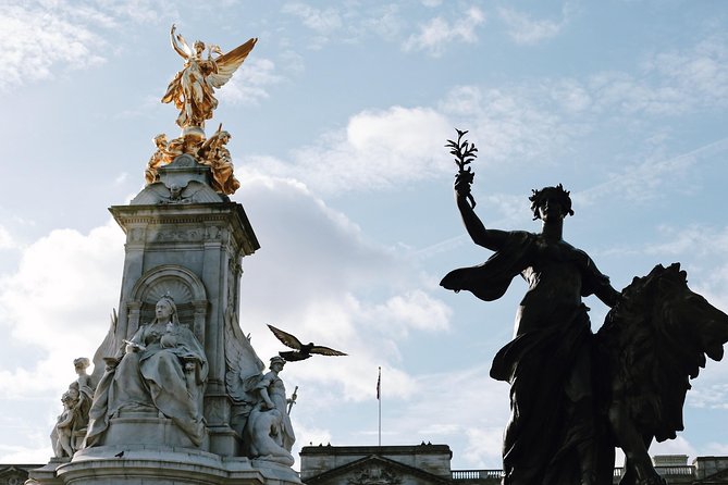 Changing of the Guard Guided Walking Tour Semi-Private 12ppl Max - Trafalgar Square to Westminster: What This Semi-Private Route Delivers