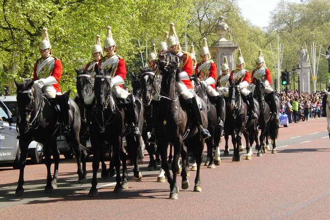 Changing of the Guard Guided Walking Tour Semi-Private 12ppl Max - Stop 6: Clarence House and the Royal-Residence Story