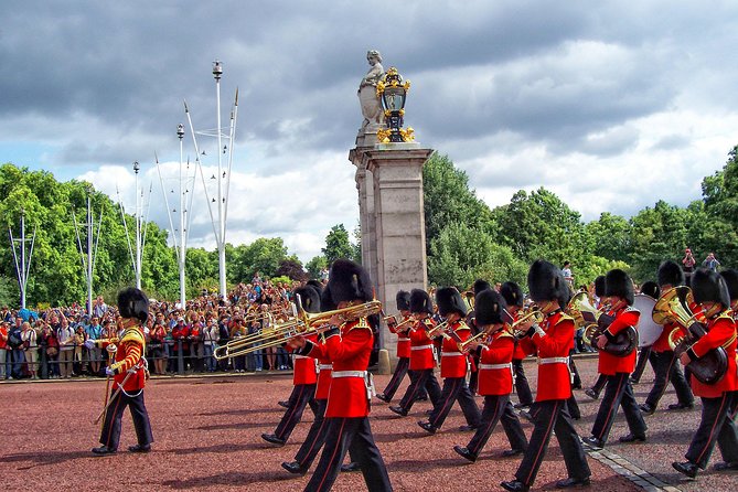 Changing of the Guard Guided Walking Tour Semi-Private 12ppl Max - How to Time Your Morning for the Best Guard Viewing