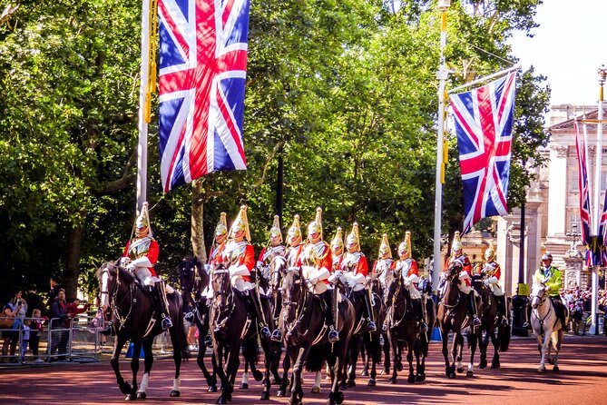 Changing of the Guard Walking Tour - Stop 3: Horse Guards Parade at Whitehall—Symbolism, Moves, and Great Photo Angles