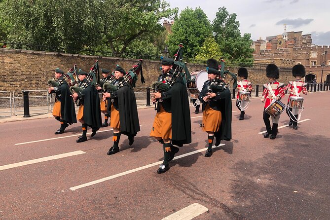 Changing of the Guard Walking Tour - Stop 4: Buckingham Palace Without the Forecourt Mess