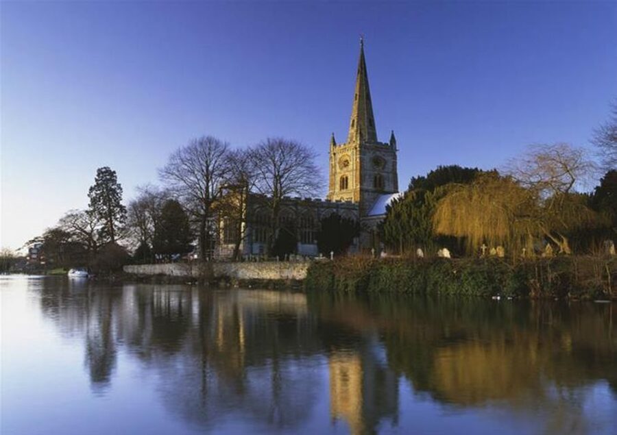 Christmas in Oxford, the Cotswolds and Stratford with Lunch - Setting Off From London Victoria on a Comfortable Coach