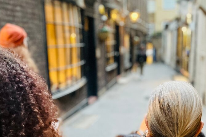 Christmas Lights and Markets Guided Walking Tour with Mulled Wine - From Covent Garden Toward Trafalgar Square: Holiday Stories While You Walk