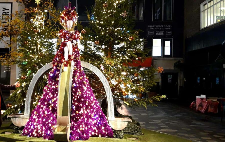 Christmas Lights Taxi Tour with Hotel Pickup - Price for Up to 6: What $536 Buys You in Real Terms