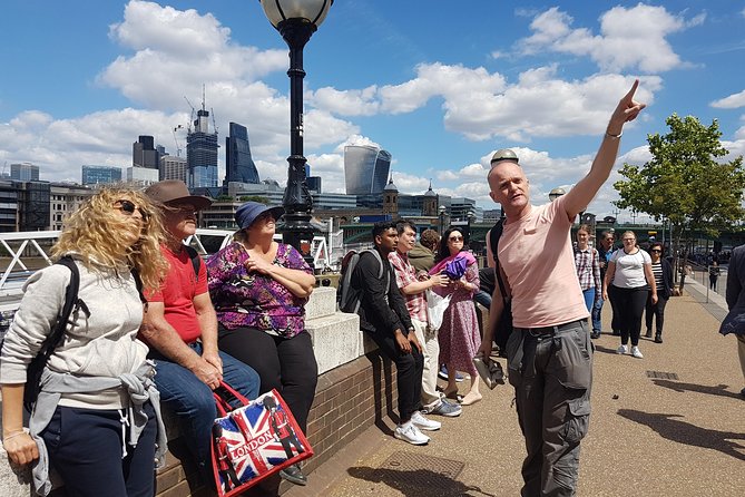 Churchill's War Rooms & London's Top Sights Tour - Buckingham Palace and the Green Park approach