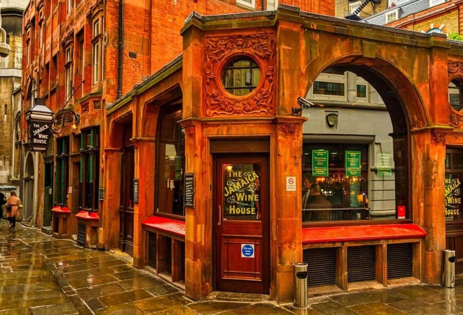 City of London Historic Pub Tour with Beers and Bar Snacks - Four pubs in 150 minutes: how the pacing really feels