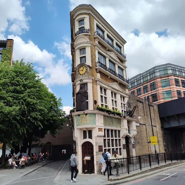 City of London: Historic Pub Walking Tour - Starting at St. Paul’s Station: a practical launch point