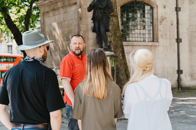 City of London Historic Walking Tour (With Rooftop Visit<em>) – Key Highlights You’ll Actually Feel on This Walk’ /></p>
<ul>
<li><strong>Roman-era City boundary at Temple Bar</strong> and how the monarch’s rules changed at the line</li>
<li><strong>Wren landmarks with WWII and Great Fire stories</strong> at St. Clement Danes and the Monument to the Great Fire</li>
<li><strong>Journalists and writers trail</strong> through Dr. Johnson’s House, Ye Olde Cheshire Cheese, and St. Bride’s</li>
<li><strong>The City’s legal and financial muscle</strong> at the Royal Courts of Justice and the Bank of England vault area</li>
<li><strong>River views that connect everything</strong> from London Bridge to Tower Bridge and the Thames viewpoint stretch</li>
<li><strong>Rooftop skyline moment at Garden at 120</strong> on Sundays and Mondays (with a possible short wait)</li>
</ul>
<div class="twil" style="margin: 20px 0; padding: 15px 0;"><p>London on foot, a few more ways</p><ul style="margin: 10px 0; padding-left: 0; list-style: none;"><li style="margin: 0 0 12px 0; padding: 0 0 12px 0; border-bottom: 1px solid #eee; line-height: 1.4;"><a href="https://londontourreviews.com/magical-london-harry-potter-guided-walking-tour/">Magical London: Harry Potter Guided Walking Tour</a><br><span style="font-size: 0.82em; color: #555;"><span style="color: #c8102e;">★</span> 4.7 · 22,044 reviews</span></li><li style="margin: 0 0 12px 0; padding: 0 0 12px 0; border-bottom: 1px solid #eee; line-height: 1.4;"><a href="https://londontourreviews.com/london-the-original-jack-the-ripper-walking-tour/">London: The Original Jack the Ripper Walking Tour</a><br><span style="font-size: 0.82em; color: #555;"><span style="color: #c8102e;">★</span> 4.7 · 7,833 reviews</span></li><li style="margin: 0 0 12px 0; padding: 0 0 12px 0; border-bottom: 1px solid #eee; line-height: 1.4;"><a href="https://londontourreviews.com/tour-for-muggles-the-ultimate-harry-potter-walking-tour-in-london/">Tour for Muggles The Ultimate Harry Potter Walking Tour in London</a><br><span style="font-size: 0.82em; color: #555;"><span style="color: #c8102e;">★</span> 5.0 · 4,684 reviews</span></li><li style="margin: 0; padding: 0; border-bottom: none; line-height: 1.4;"><a href="https://londontourreviews.com/london-jack-the-ripper-guided-walking-tour/">London Jack The Ripper Guided Walking Tour</a><br><span style="font-size: 0.82em; color: #555;"><span style="color: #c8102e;">★</span> 5.0 · 3,131 reviews</span></li></ul></div><h2 id="walking-the-city-of-londons-oldest-streets-in-3-hours">Walking the City of London’s Oldest Streets in 3 Hours</h2>
<p><img width="669" height="446" decoding="async" src=