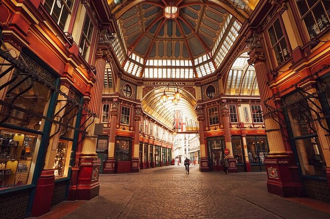 City & Secrets: Explore London's Hidden Gems - St Paul’s, Bow bells, and the City’s odd traditions