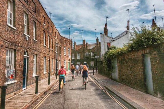 City & Secrets: Explore London's Hidden Gems - HMS Belfast, City Hall, and the Great Fire trail