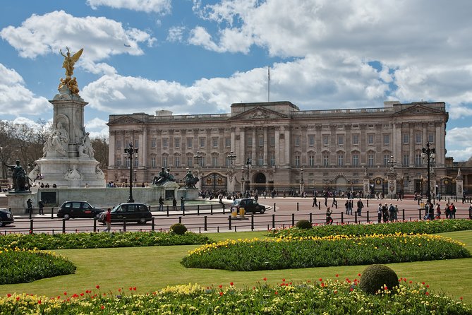 Classic London Tour & Changing the Guards— History In Action - Meeting at the Canada Memorial and keeping your day under control