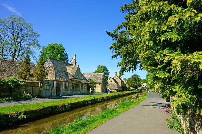 Cotswolds Countryside Tour by Coach: Villages, Views, and Lunch - Bourton-on-the-Wold and the Model Village: lunch plus a 1937 replica
