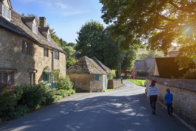 Cotswolds Small Group Tour from London - On-board comfort: headsets, Wi‑Fi, and USB charging that actually help