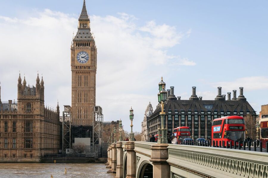 Couple’s photo: Romantic photoshoot in London - Who This Photoshoot Is Best For (and Who Might Rethink It)