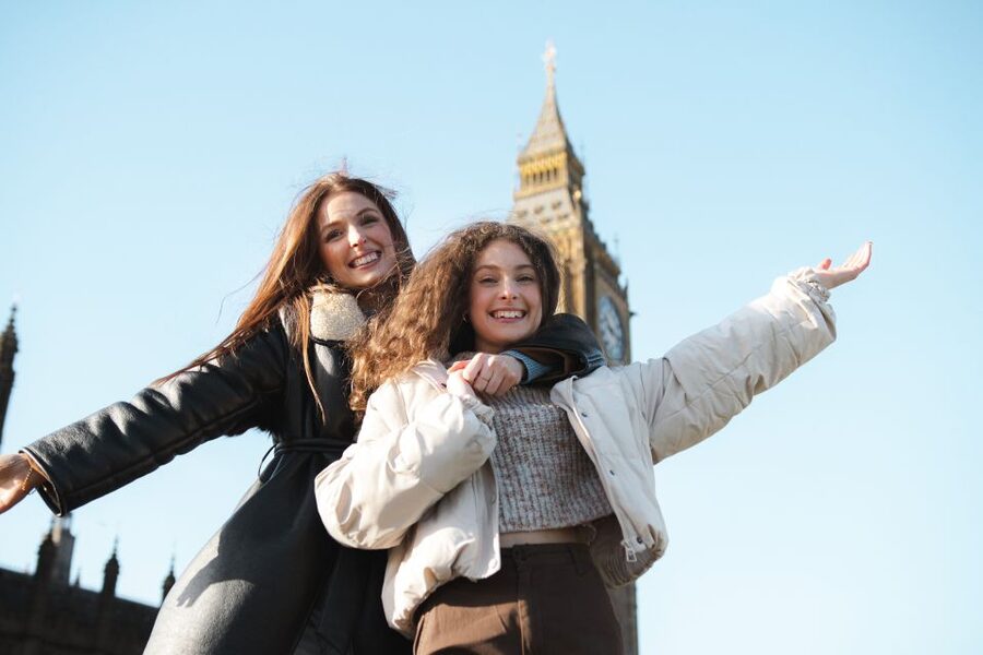 Couple’s photo: Romantic photoshoot in London - Starting Point at Boudiccan Rebellion: Get Oriented Fast