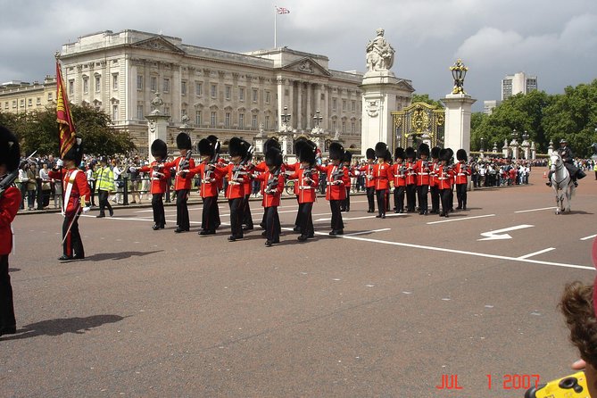 Discover London with your Executive Minivan Hire with Driver - How much your day depends on the driver (and a name to know)
