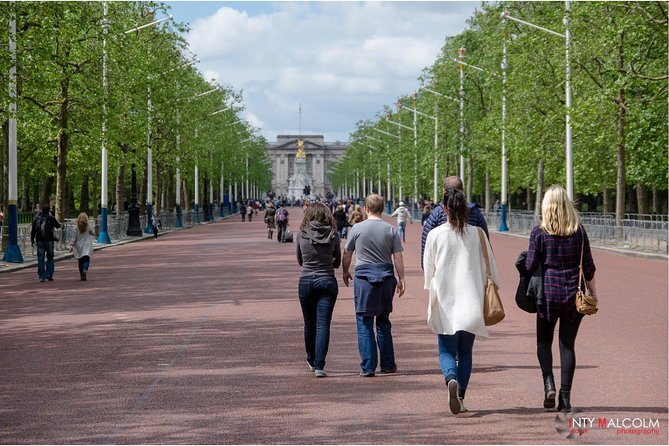 Discover the Secrets of Whitehall - Stop 1: Trafalgar Square and the Charing-to-Now Story