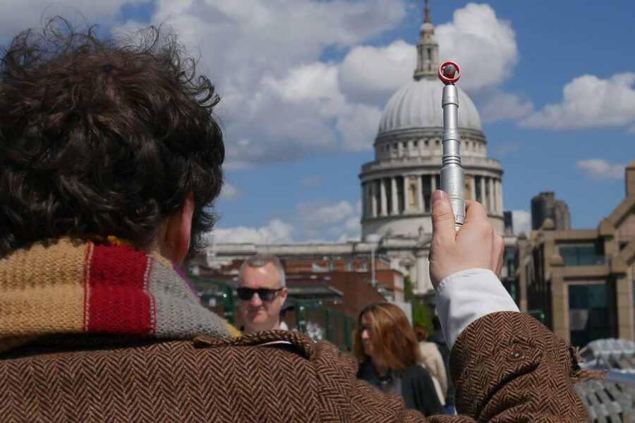 Doctor Who London Walking Tour - Great Intelligence HQ and the Nestene Signal: Clues You Can Spot in Real Life