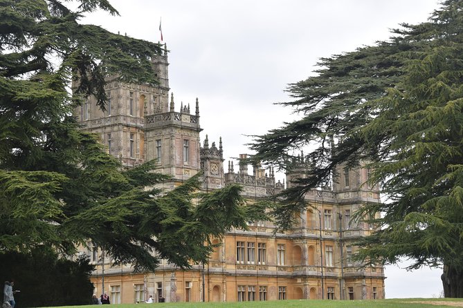 Downton Abbey and Village Coach Tour from London with Highclere - Bampton Village Walk: Downton Abbey’s Most Walkable Footprint
