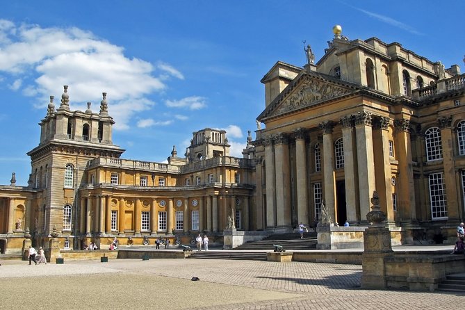 Downton Abbey sites, Cotswolds and Blenheim Palace from London - Cogges Manor Farm: the first filming-locations stop and how to use it