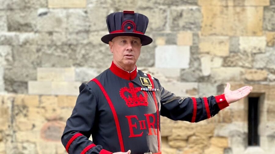 Early Access:Tower of London Opening Ceremony & Royal London - Chief Beefeater welcome and the opening ceremony: what you’re really there to see