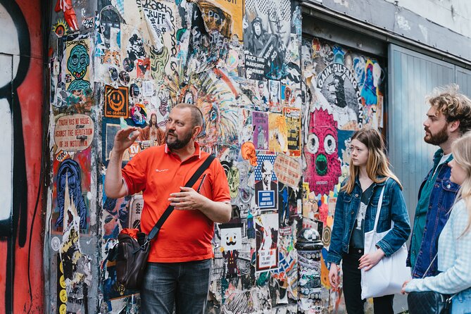 East End London Instagrammable Street Art and Graffiti Tour - Heneage Street: Phlegm’s stilts and FanakaPan’s balloon twist