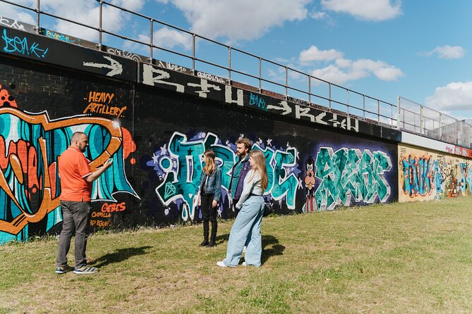 East End London Instagrammable Street Art and Graffiti Tour - Hanbury Street: ROA’s bird and Martin Ron’s handstand