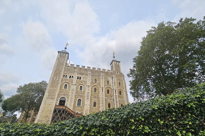 Easy Access Tower of London Crown Jewel Torture and Executions - Optional Thames cruise upgrade if you want more time