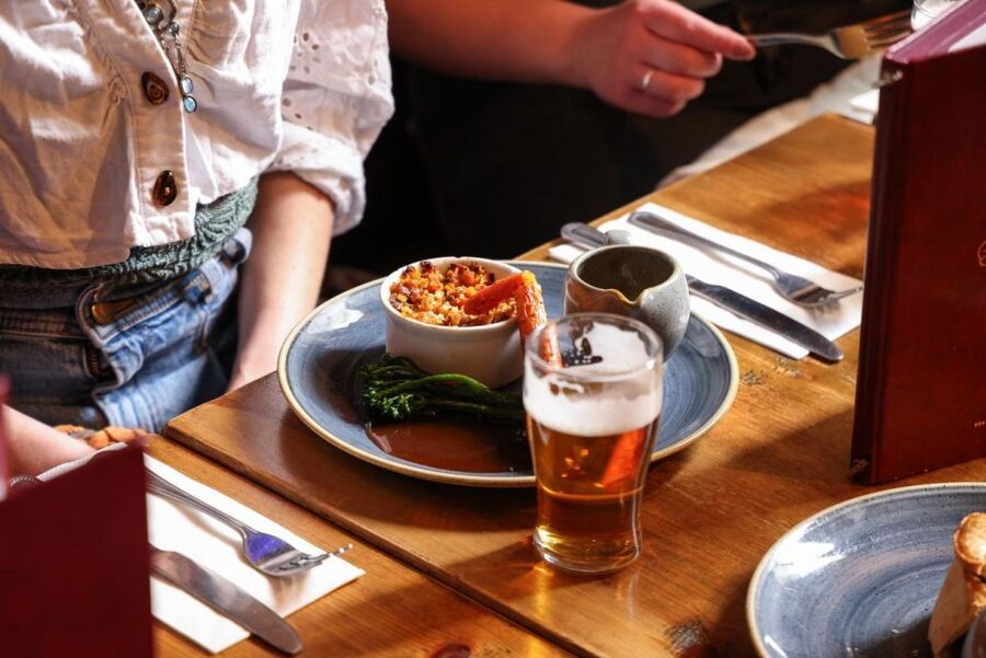 Eating London: Heart Of 'The City' Food Tour - The Literary Tavern Stop: Eating Where Authors Would Recognize the Scene