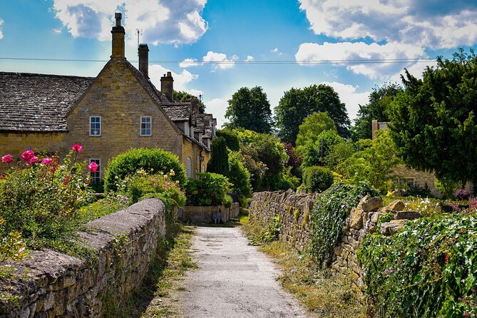 Explore the Cotswolds (Private Day Tour from London) - Woodstock: Churchill’s grave, plus a quick church interior moment