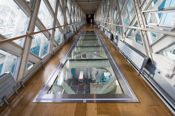 Explore Tower Bridge & London's Top 30 Landmarks Tour - A 6.5-hour highlights route that starts at The Ritz