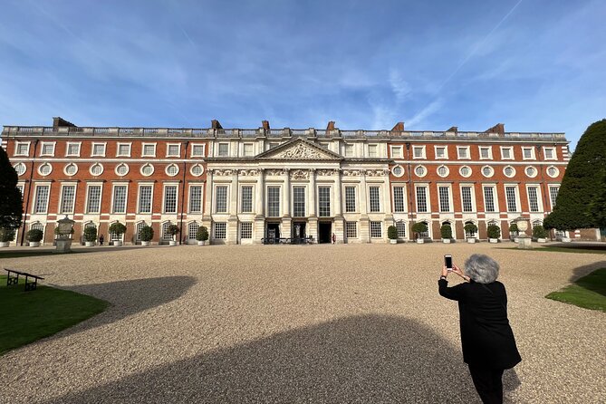 Explore Windsor Castle and Hampton Court Palace - East Molesey Pub Lunch Stop: A Real Break From Royal Lines
