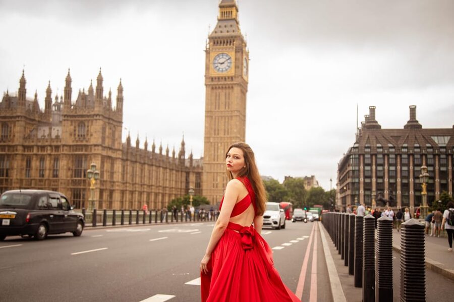 Flying dress professional photoshoot with pro photographer - Private Pro Photography: No Crowds in Your Photo Time