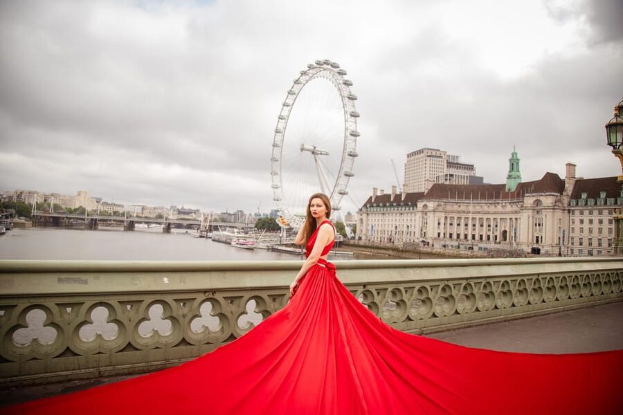Flying dress professional photoshoot with pro photographer - How the 30–60 Minute Flow Works Around Your Landmark Stops