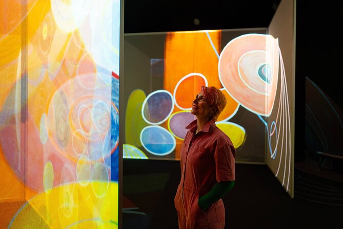 Frameless - Immersive Art Experience in London - Gallery 3: The World Around Us (360-Degree Cities and Seascapes)
