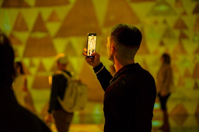 Frameless Lates: Immersive Art Experience in London - Music and drinks: why the vibe matters