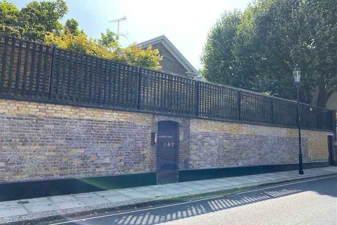 Freddie Mercury and Queen. The London tour - The Walk Itself: Pace, Comfort, and Weather Reality