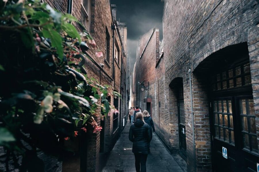 French Language: Original Harry Potter Walking Tour - Borough Market to Southwark Cathedral: a strong London opener