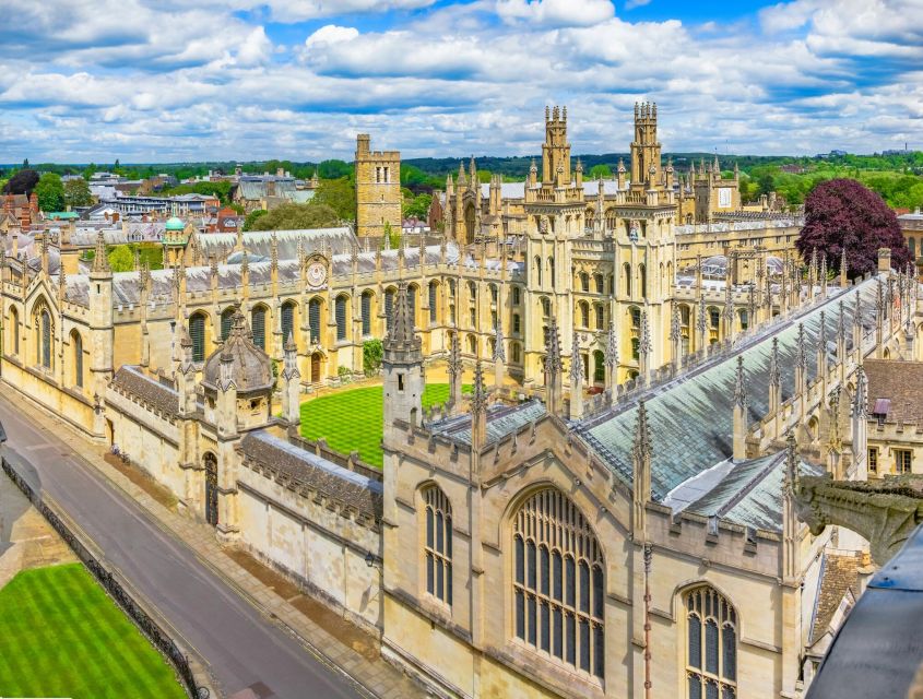 From London: Christmas Day Trip to Windsor, Oxford & Avebury - Windsor Walk: Quent Town Charm Without Castle Entry