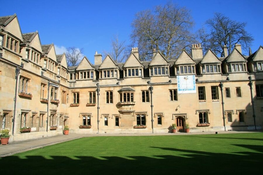 From London: Cotswolds Villages Small Group Day Tour - Bourton-on-the-Water: your two-hour plan for lunch, photos, and a guided walk