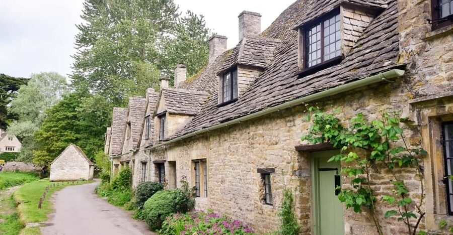 From London: Cotswolds Villages Small Group Day Tour - The guide makes or breaks the day (and this one seems to get it right)